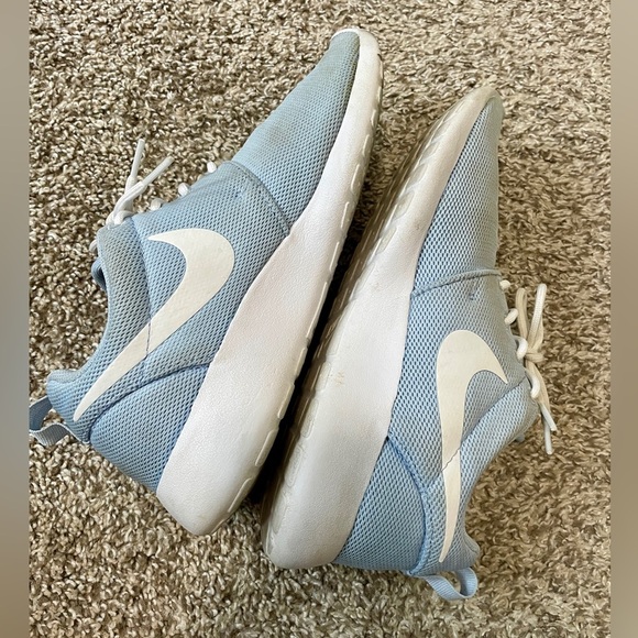 Nike | Women’s Roshe One - Picture 5 of 7